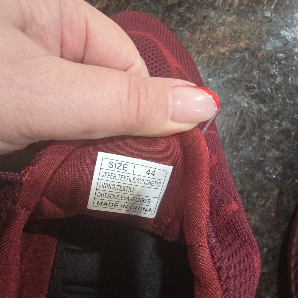 Feethit Red Sneakers - Picture 3 of 8